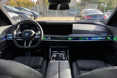 BMW Seria 7 750e xDrive M Sport
