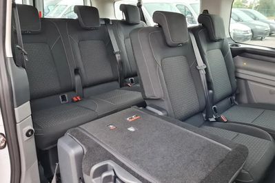 Ford Transit Custom Kombi M1 320 L2H1 Trend A8