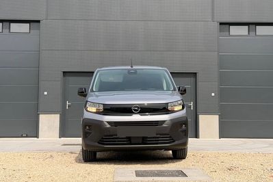 Opel Combo Van Combo Cargo 1.5 L2 EAT8