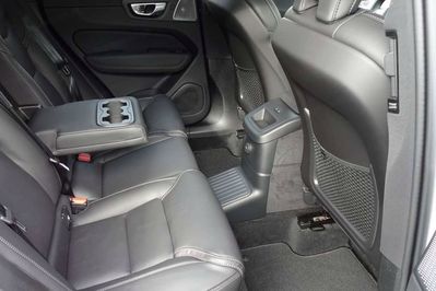 Volvo XC60 B5 AWD Ultra Dark