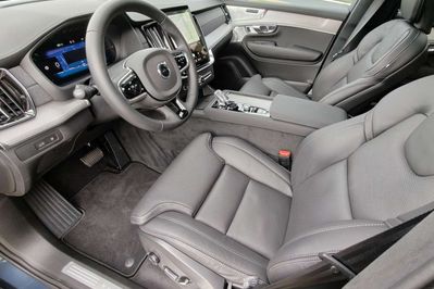 Volvo XC90 B5 AWD Ultra Black Edition