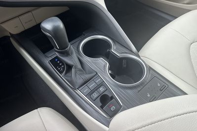 Toyota Camry Executive 2.5 Hybrid  CVT