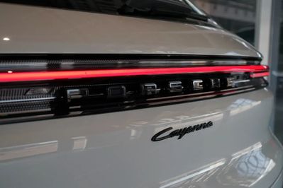 Porsche Cayenne E-Hybrid Black Edition