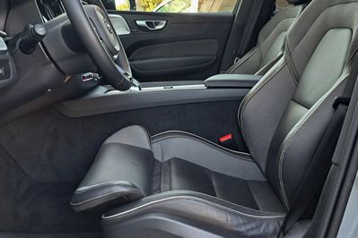 Volvo XC60 B5 B AWD Ultra Dark