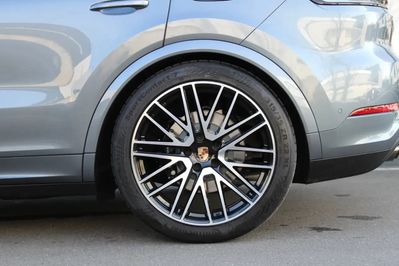 Porsche Cayenne Coupe E-Hybrid Black Edition