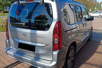 Toyota Proace City Verso Family MT6