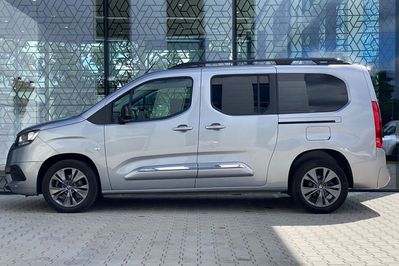 Toyota Proace City Verso Long 1.5 d-4D Family