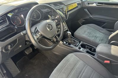 Volkswagen Touran Highline  1.5 TSI EVO DSG