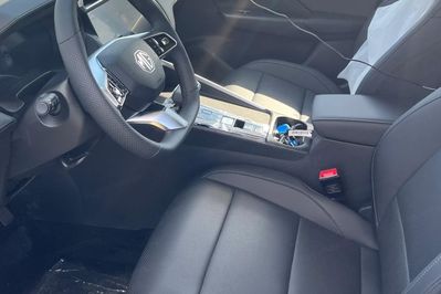MG ZS 1.5 HEV+ Exclusive aut
