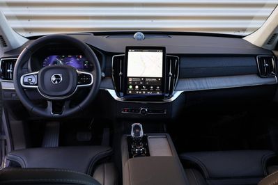 Volvo XC90 T8 AWD Plug-In Hybrid Ultra Dark 7os