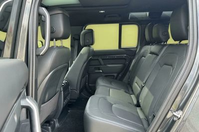 Land Rover Defender 110 3.0 D250 X-Dynamic HSE