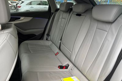 Audi A4 35 TFSI S Line