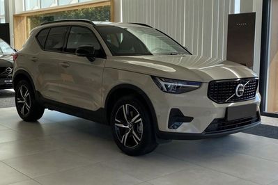 Volvo XC40 B4 Plus Dark