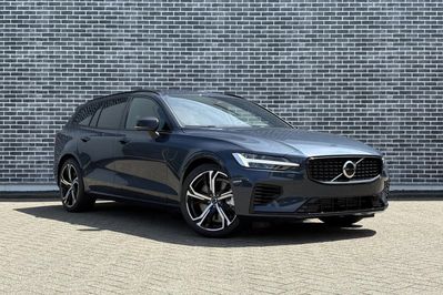 Volvo V60 T6 AWD Plug-In Hybrid Ultra Dark