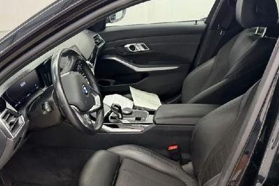 BMW Seria 3 320i Advantage aut