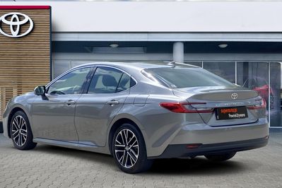 Toyota Camry 2.5 Hybrid Dynamic Force Executive e-CVT