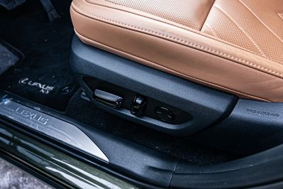 Lexus NX 450h+ Omotenashi 2.5 Hybrid Plug-in AWD