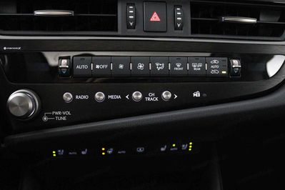 Lexus ES 300h Prestige