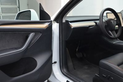 Tesla Model Y Long Range AWD