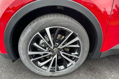 Toyota C-HR Executive 2.0 Plug-in Hybrid Dynamic Force