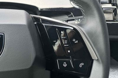 Peugeot 5008 Allure e-DCS6 1.2 mHEV