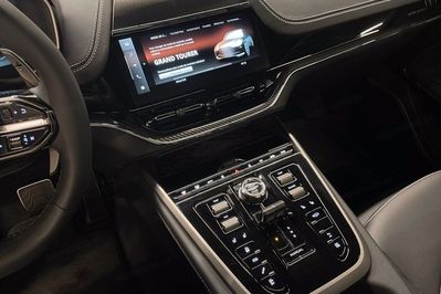 Aston Martin DBX 707