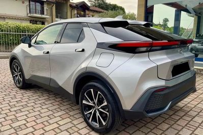 Toyota C-HR Style 2.0 Hybrid Dynamic Force Plug-in