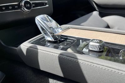 Volvo XC90 T8 AWD Plug-In Hybrid Plus Dark 7os