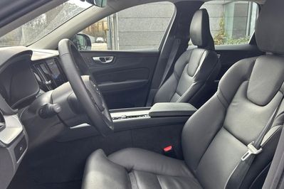 Volvo XC60 B5 B AWD Plus Dark aut