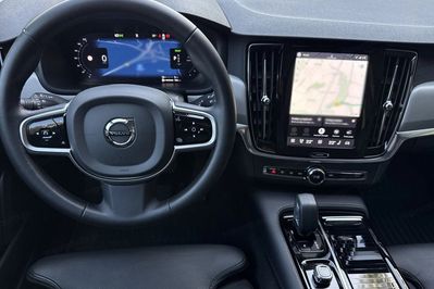 Volvo V90 T6 AWD Plug-In Hybrid Plus Dark aut