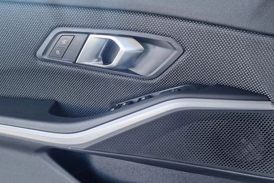 BMW Seria 3 318i Advantage aut