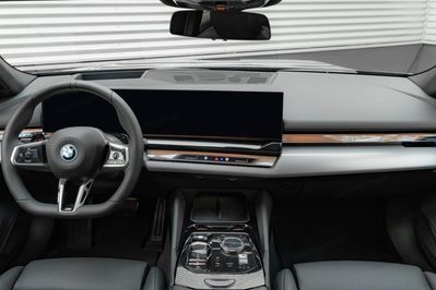 BMW Seria 5 Touring 550e xDrive M Sport