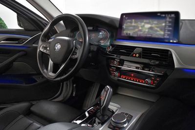 BMW Seria 5 520d xDrive Luxury Line aut