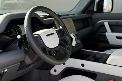 Land Rover Defender 110 P635 V8 mHEV Octa