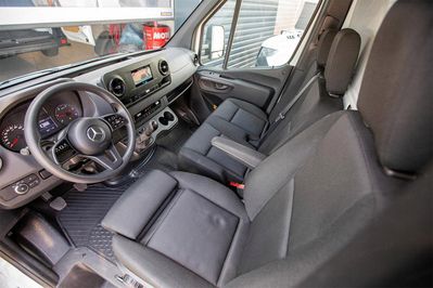 Mercedes Sprinter 316 Kontener + Winda