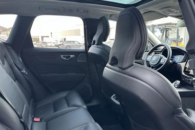 Volvo XC60 B5 B AWD Ultra Dark
