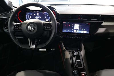 Alfa Romeo Junior 1.2 Ibrida Q4 Ti