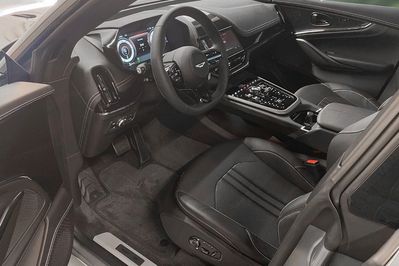 Aston Martin DBX 707