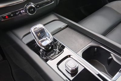 Volvo XC60 B5 B AWD Plus Dark