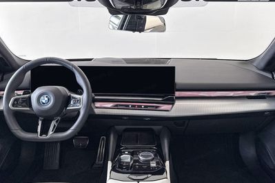 BMW Seria 5 Touring 530e xDrive M Sport