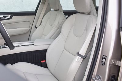 Volvo XC60 T6 Plug-In Hybrid AWD Ultra Dark