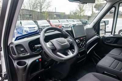 Iveco Daily 35S18 Kontener 8EP + Winda