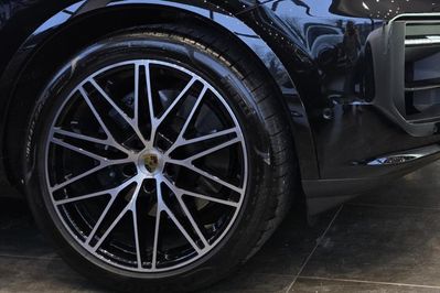 Porsche Cayenne Coupe E-Hybrid Black Edition
