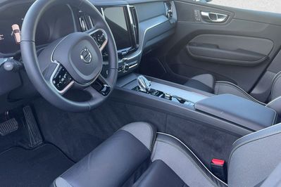 Volvo XC60 B5 B AWD Plus Dark