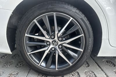 Toyota Camry Executive 2.5 Hybrid  CVT