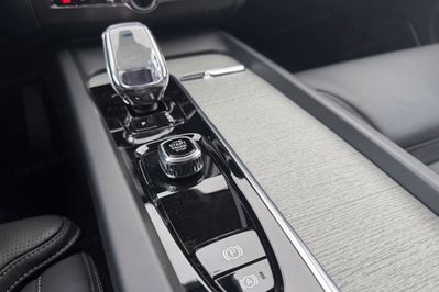 Volvo XC60 T6 Plug-In Hybrid AWD Ultra Dark aut