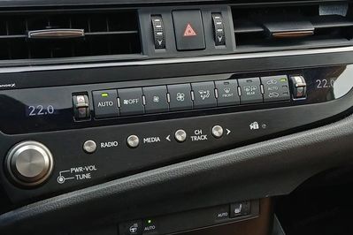 Lexus ES 300h Business Edition