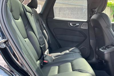 Volvo XC60 B5 B AWD Ultra Dark
