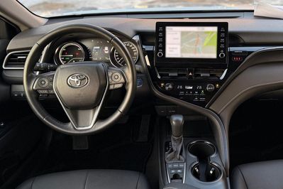 Toyota Camry 2.5 Hybrid Prestige