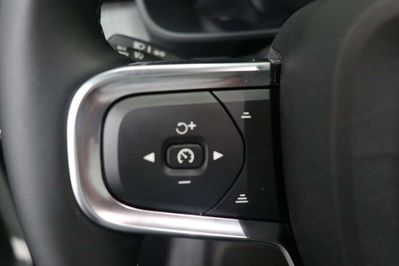 Volvo XC40 B4 Plus Dark